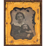 210-301_4_Dags,-Wooden-Case,-Family_photo-3