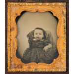 210-301_5_Dags,-Wooden-Case,-Family_photo-4